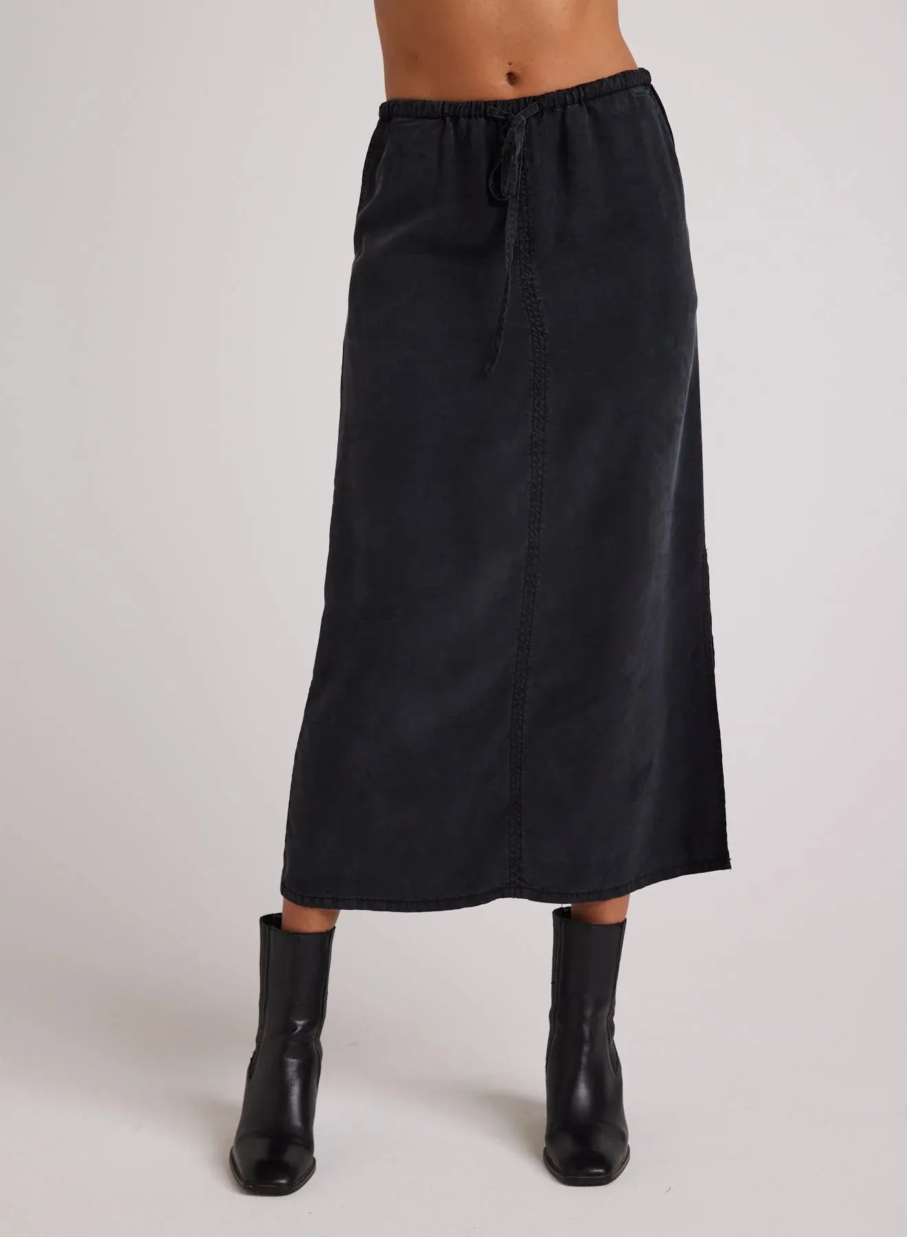 Ana Side Slit Skirt Black