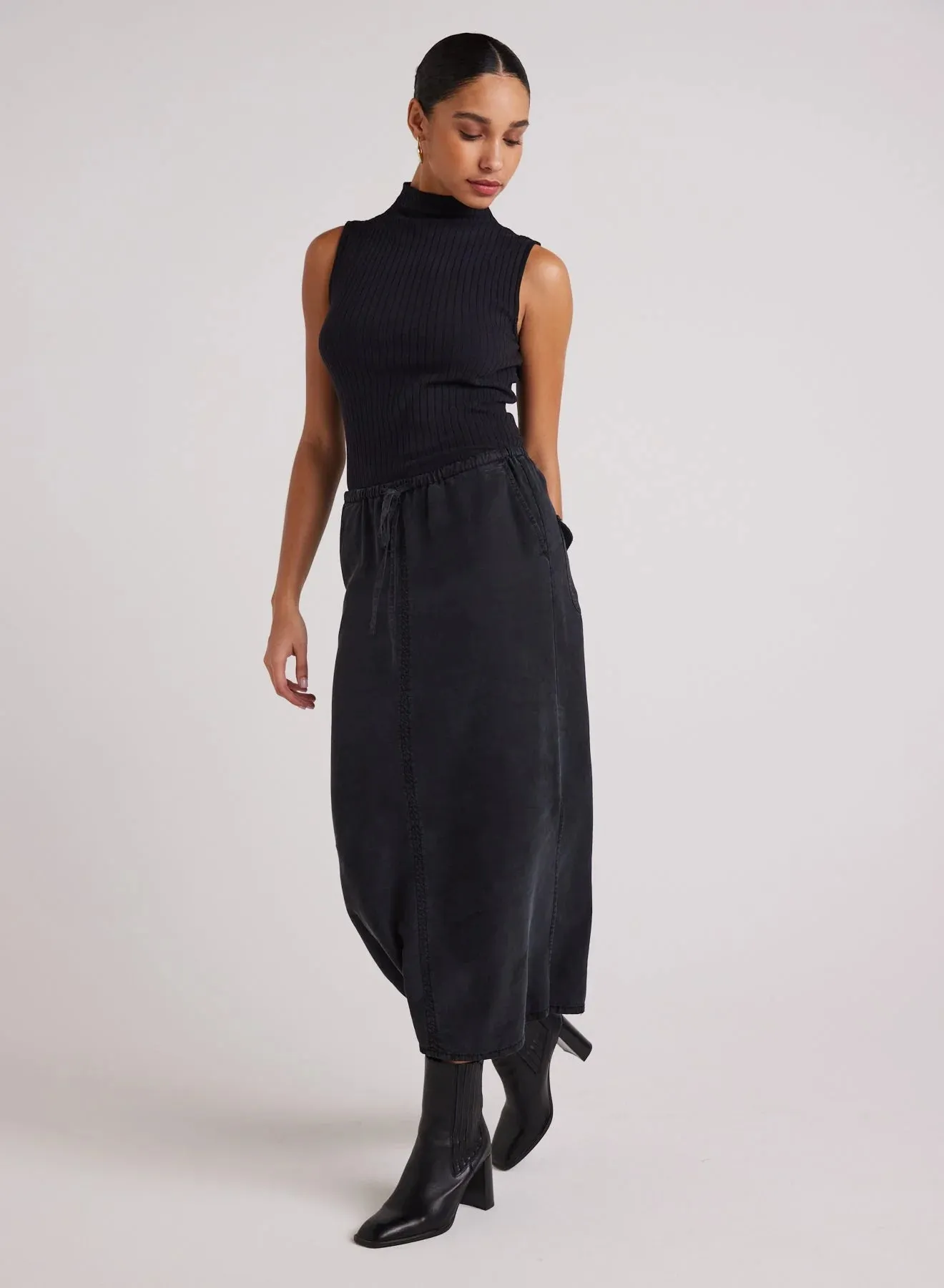 Ana Side Slit Skirt Black